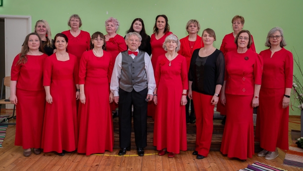 Meremäe–Obinitsa naiskoor tähistas 20 aasta juubelit laulude ja meenutustega